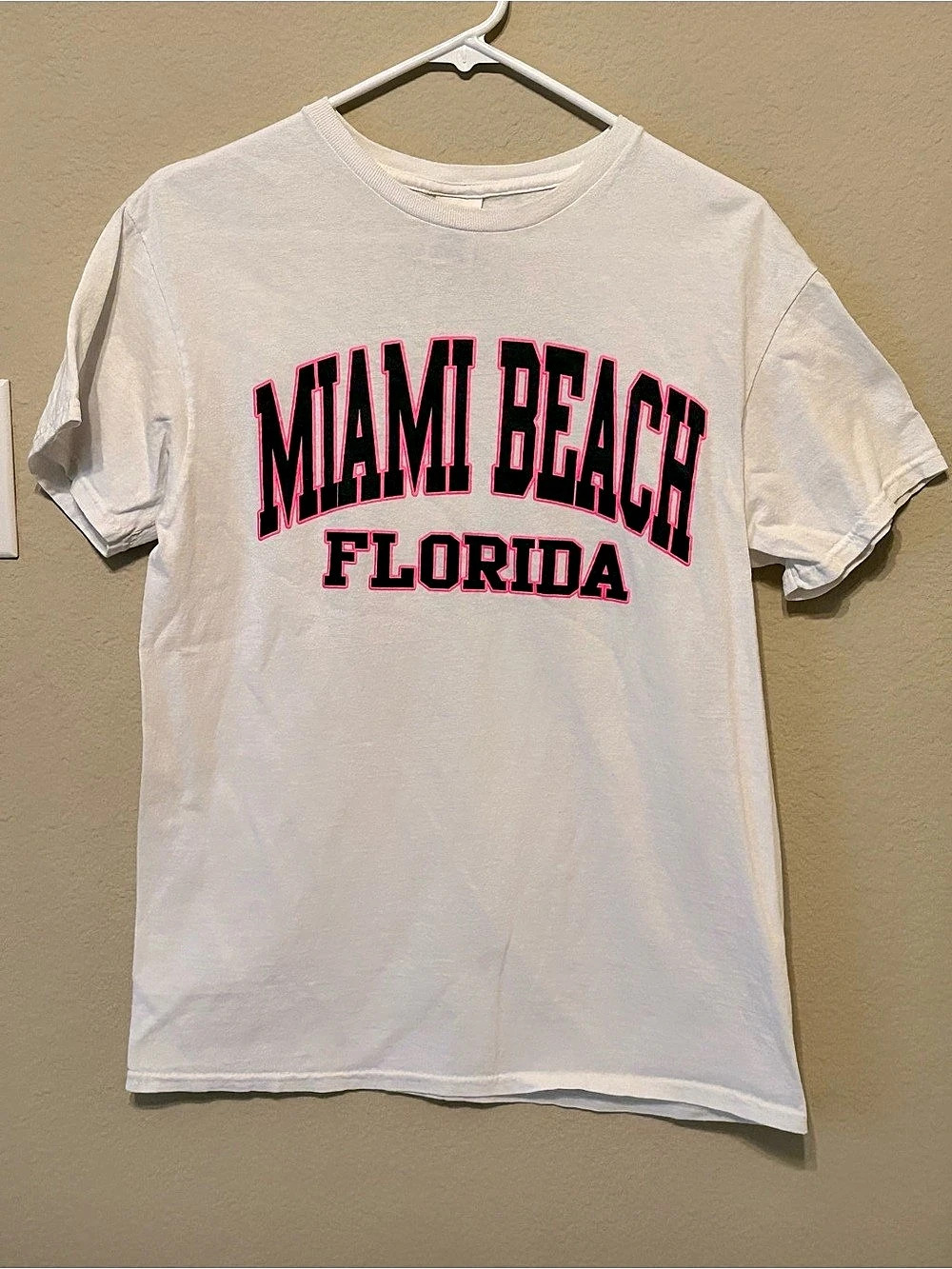 Miami Beach Florida Graphic Tee | Size Medium